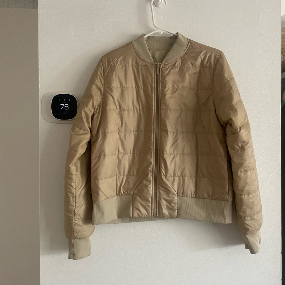 Lululemon Women's Tan Quilted Jacket size 12 - Picture 3 of 4